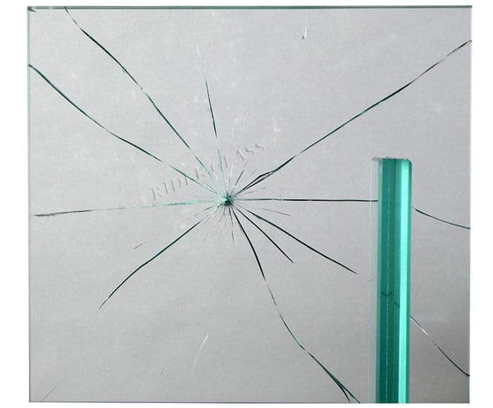 Qual a diferença entre vidro temperado, laminado e cristal? Quando usar cada um? 4 Vidro Laminado Quebrado