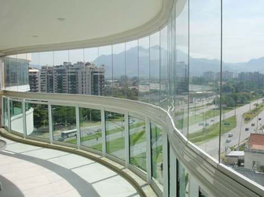 Folhas De Vidro Abertas — Sacada Integrada