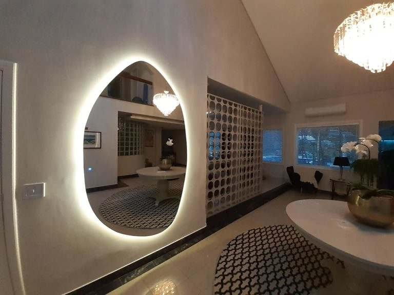 Espelho Irregular Organico Para Sala Com Iluminação