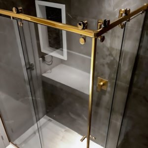 Box de vidro para Banheiro modelo Elegance Encanto Dourado