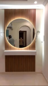 Hall De Entrada Com Painel Ripado De Madeira Aparador Flutuante E Espelho Redondo Com Led