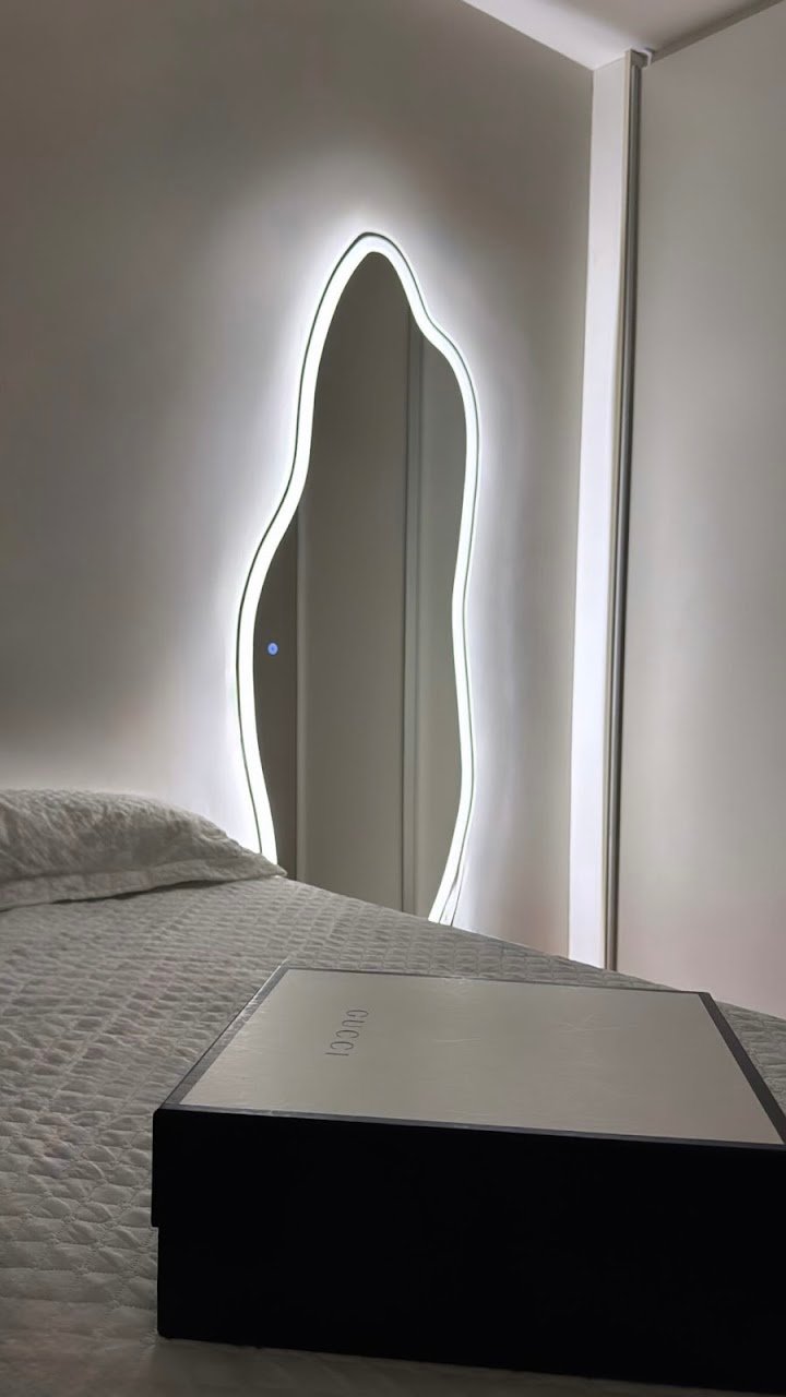 Espelhos e Box em Itaim Bibi (LP) 6 Espelho Orgânico Com Led E Touch No Quarto, Foto Da Cliente